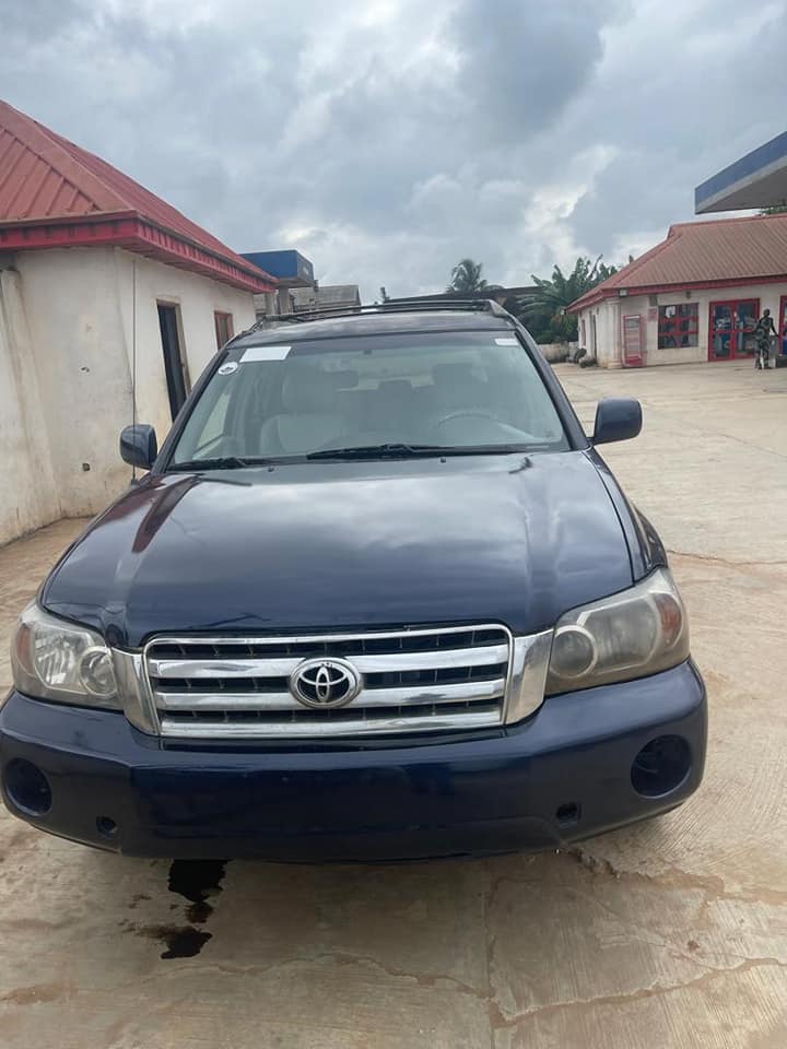 A picture of Toyota Highlander 04