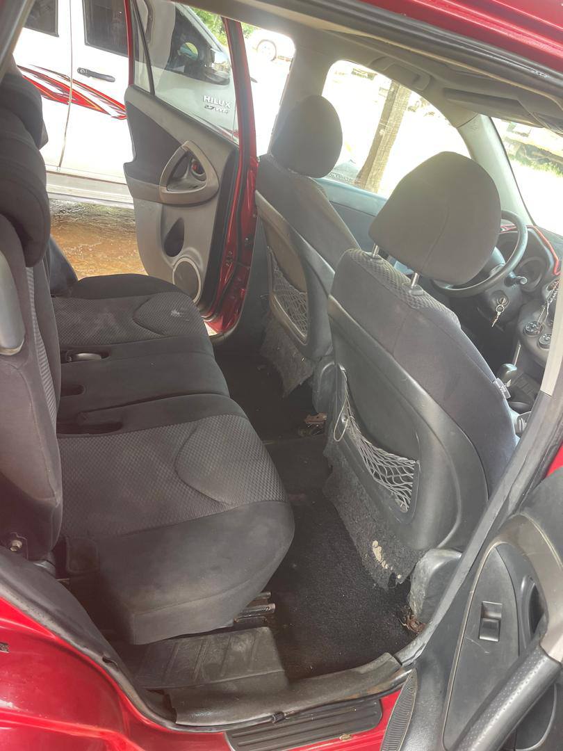 A picture of Toyota RAV4 08