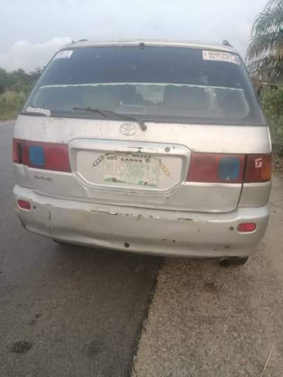 A picture of 2000 Toyota Picnic Xl