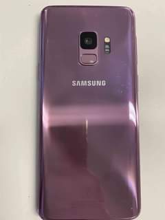 A picture of Samsung s9 has some cracks but works well on Quick