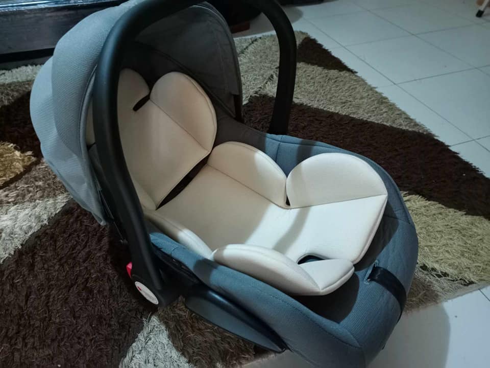 A picture of Car seat and Bath Slide