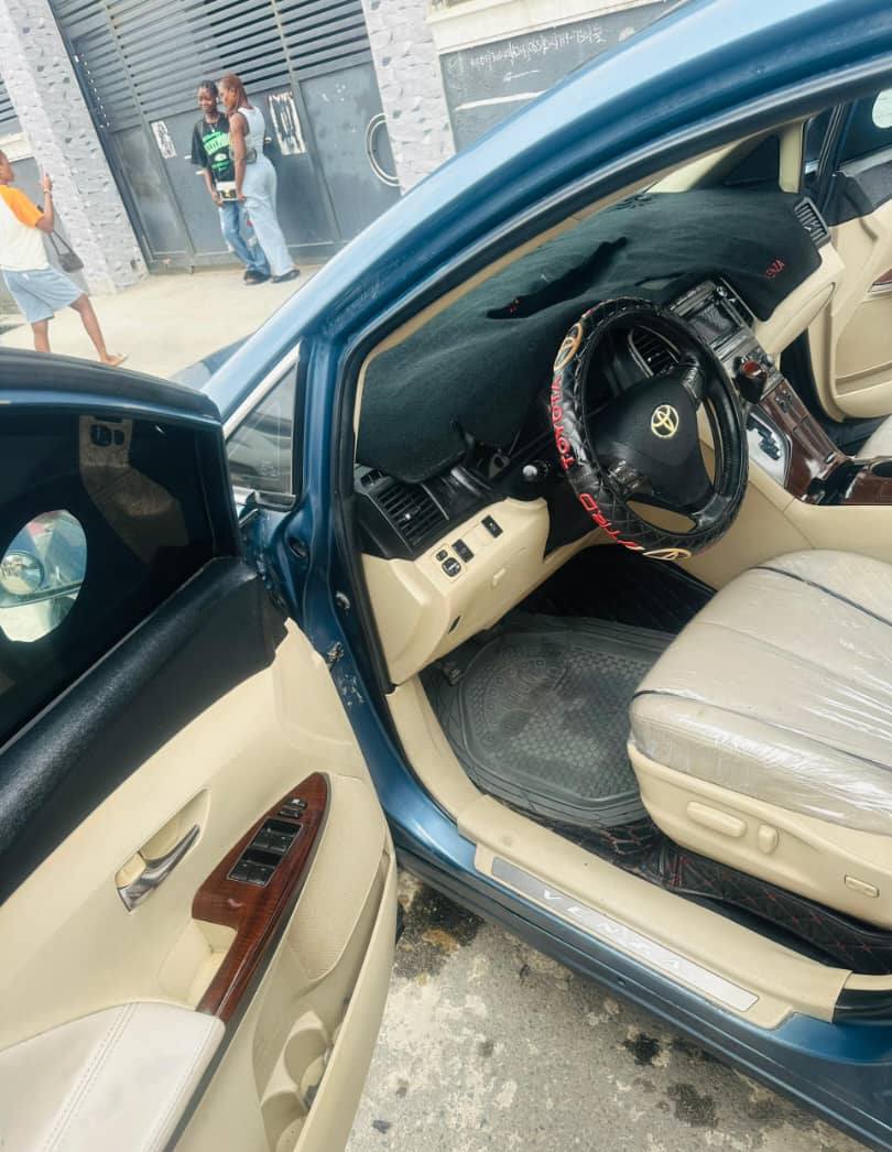 A picture of Toyota VENZA 2011