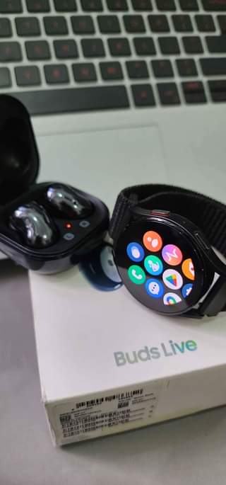 A picture of Samsung watch buds