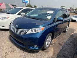 A picture of 2011 Toyota sienna tokumbo LE Price 11m Location Ojodu begger