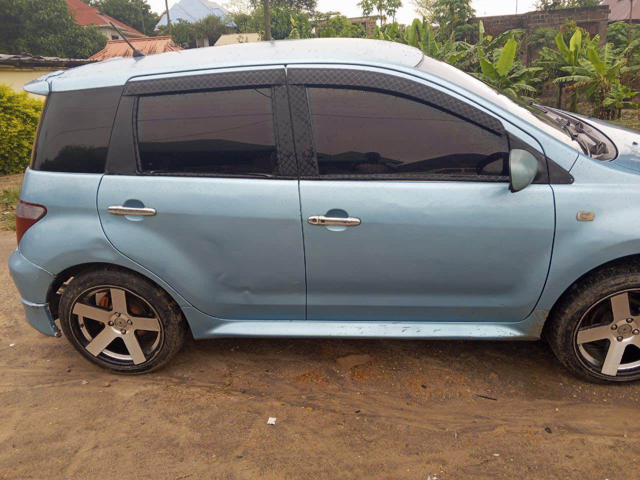 A picture of toyota ist