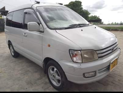 A picture of TOYOTA NOAH