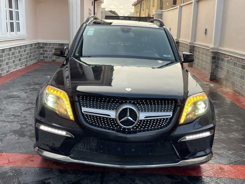 A picture of WOW This is fully loaded M Benz 2010 model fully