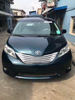 A picture of 2011 Toyota Sienna Buy And Drive