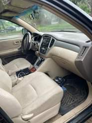 A picture of Toyota Highlander 06 on Belt 3 rolls seaters and 6