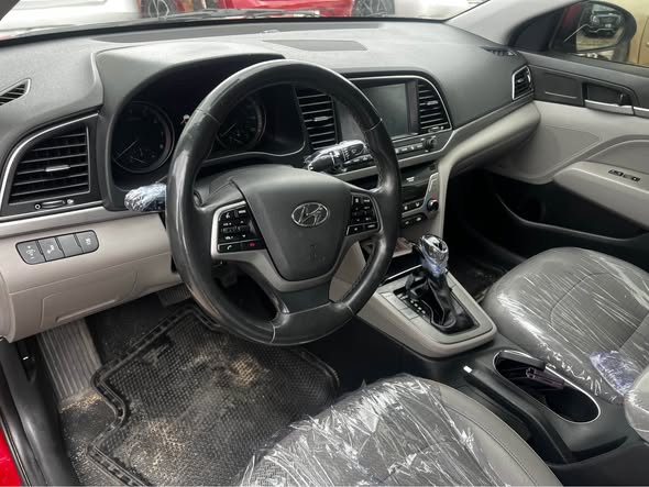 A picture of Sharp 2018 Hyundai Sonata 18 5m