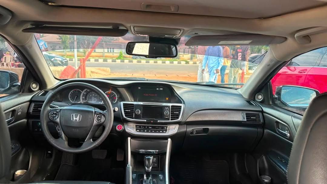 A picture of Distress alert Sari Sari Sari Extremely clean used Honda Accord