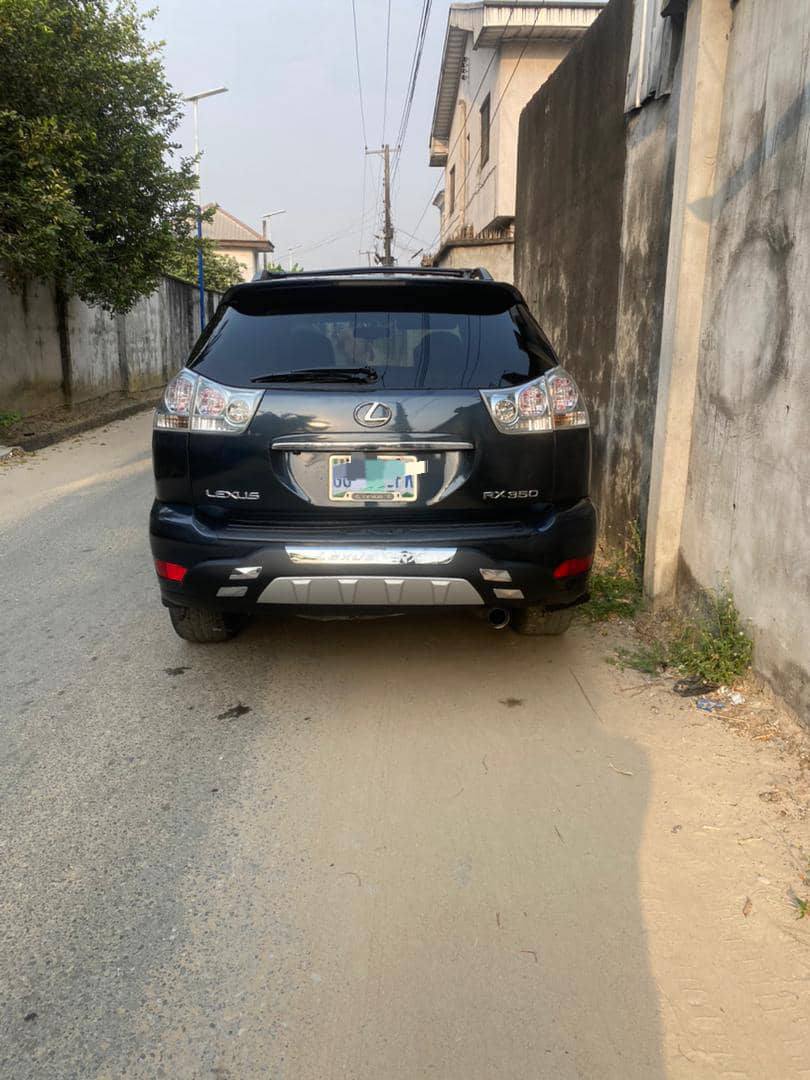 A picture of Lexus Rx 330 2005 model
