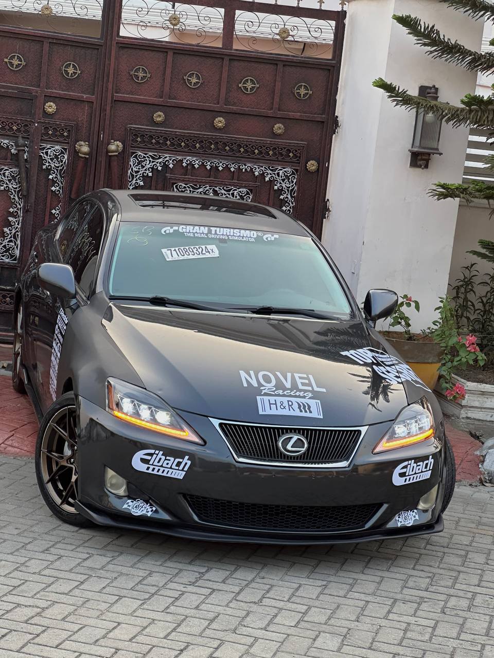 A picture of 2009 Lexus is 250 clean and sharp
