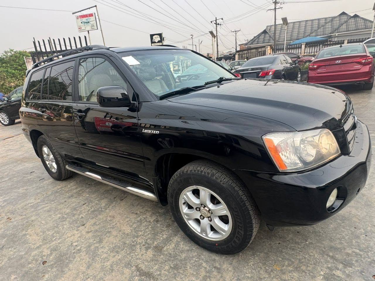 A picture of Neatly used 05 Toyota Highlander for sale