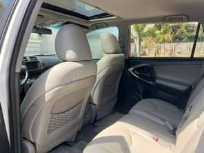 A picture of Very clean 2006 Toyota Rav4 Features Automatic transmission Fabric seats
