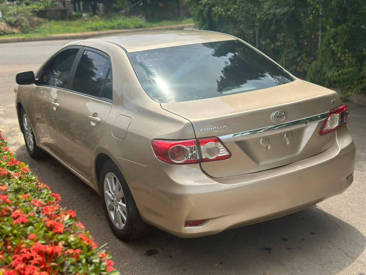 A picture of 2013 Toyota corolla