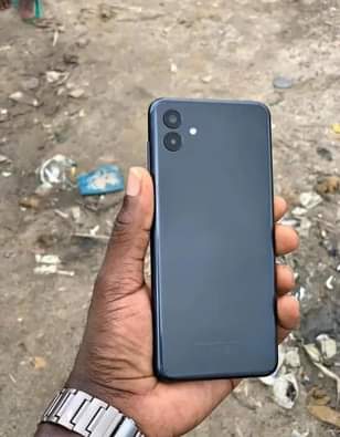 A picture of SAMSUNG A04