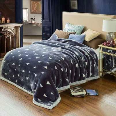 A picture of BLANKET SIZE 9X9 Kg 8 TSH 60 000 TU Call