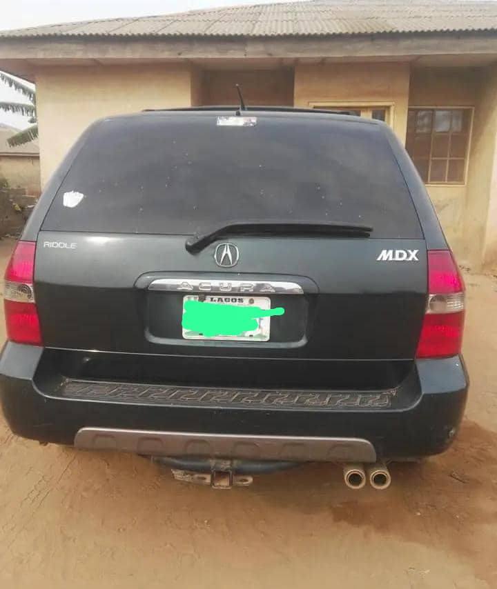 A picture of Acura MDX 2004
