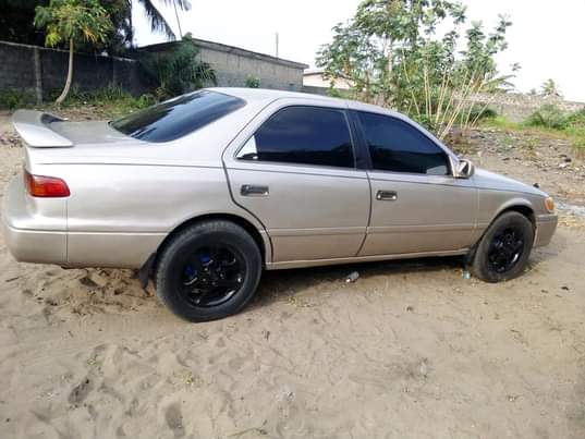 A picture of Toyota Camry v6