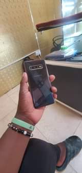 A picture of Samsung S10plus
