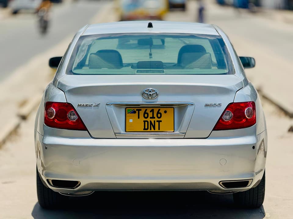 A picture of Happy Blue Monday PRICE 10.5 mil Contact 0614 000 951