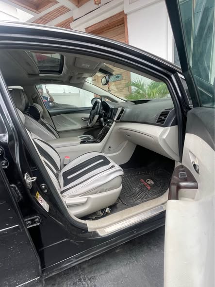 A picture of Toyota Venza 2011
