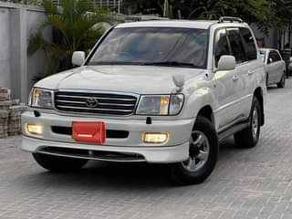 A picture of Landcruser V8