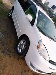 A picture of SHARP 2005 TOYOTA SIENNA Belgium standard In Good condition Everything