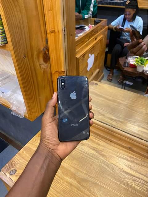 A picture of IPhone X no Face ID Clean bh 100 Camera ni
