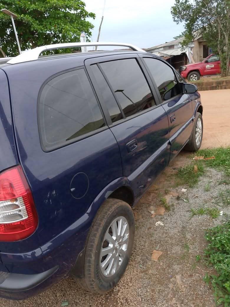 A picture of 2006 Opel Zafira 1.6 CNG opel zafira