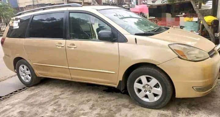 A picture of Toyota sienna 2005