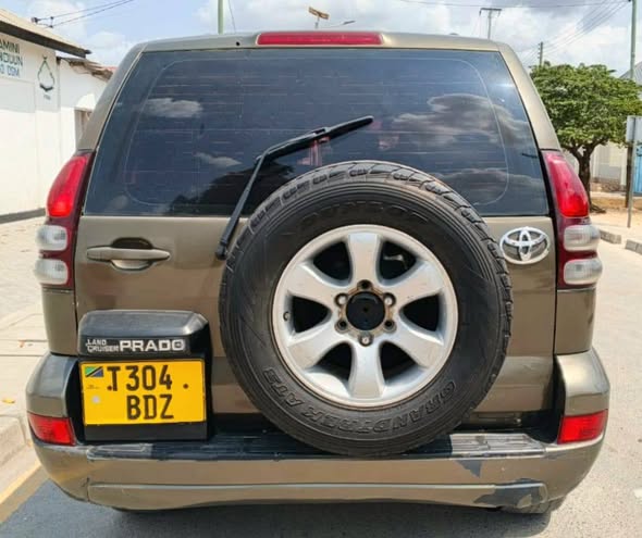 A picture of PRICE 13 5 Milion INATUPWAAH 0713350091 0749929307 TOYOTA PRADO 120