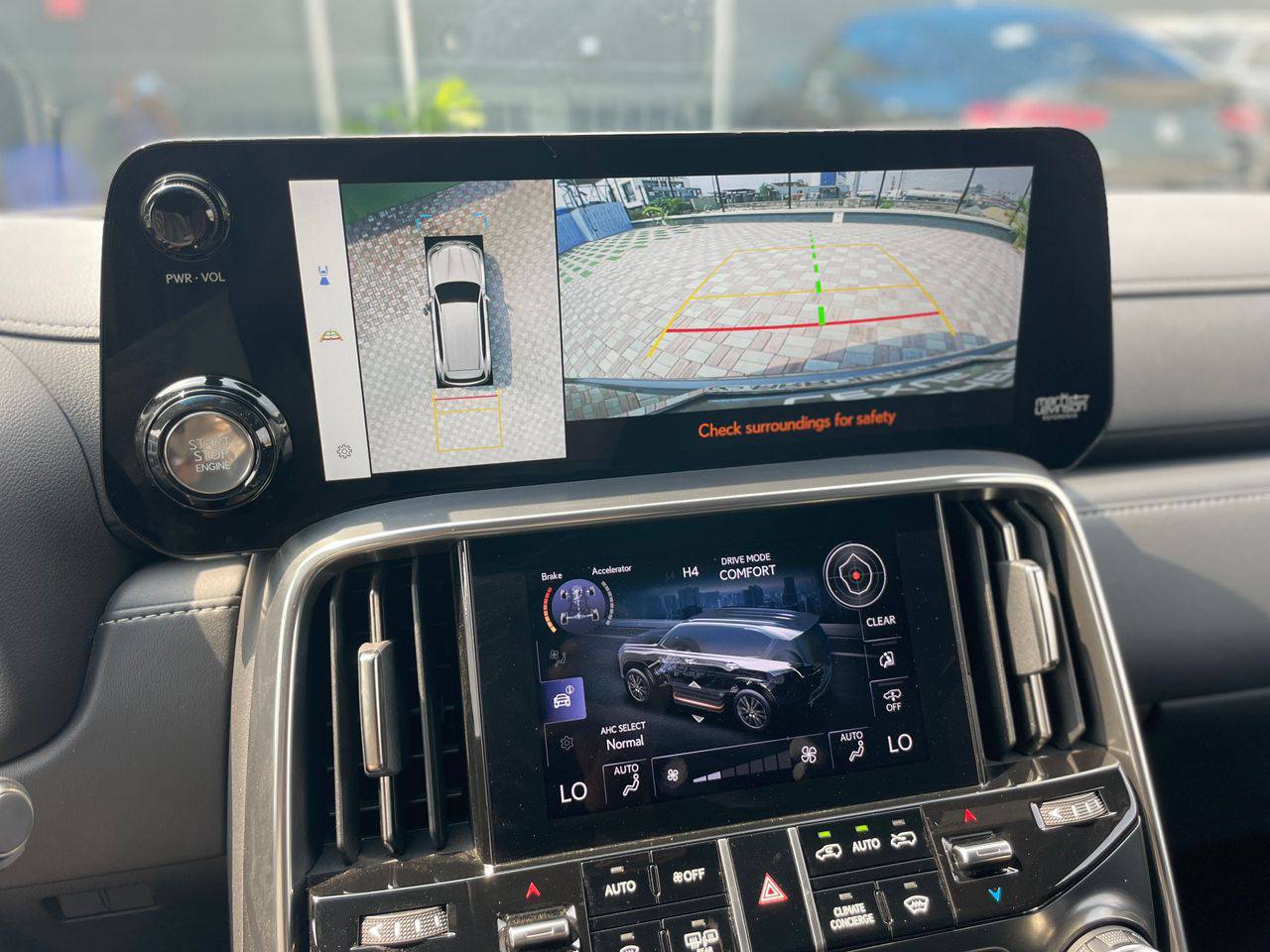 A picture of Lexus LX600 2023 model 365m