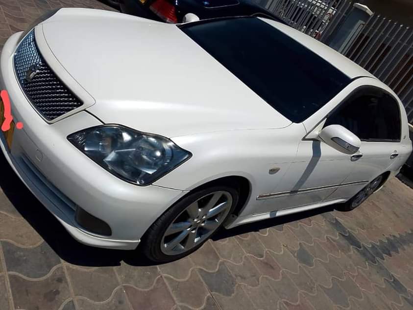 A picture of Crown athlete cc2999 bado mpya imetunzwa sana mil 9.5 Dodoma