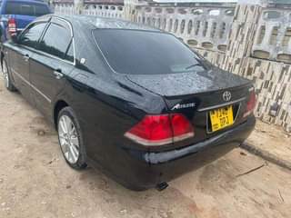 A picture of Toyota Crown athlete