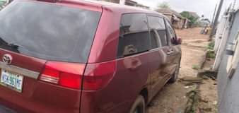 A picture of Toyota Sienna 2005