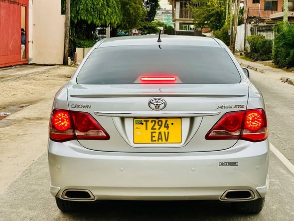 A picture of Toyota crown