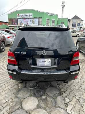 A picture of 2010 model glk 350 direct Belgium price 15m location port