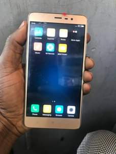 A picture of redmi note 3