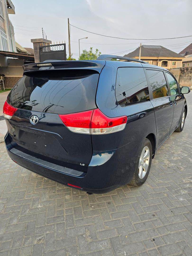 A picture of 2011 Toyota Sienna LE New Entry Two power door Price