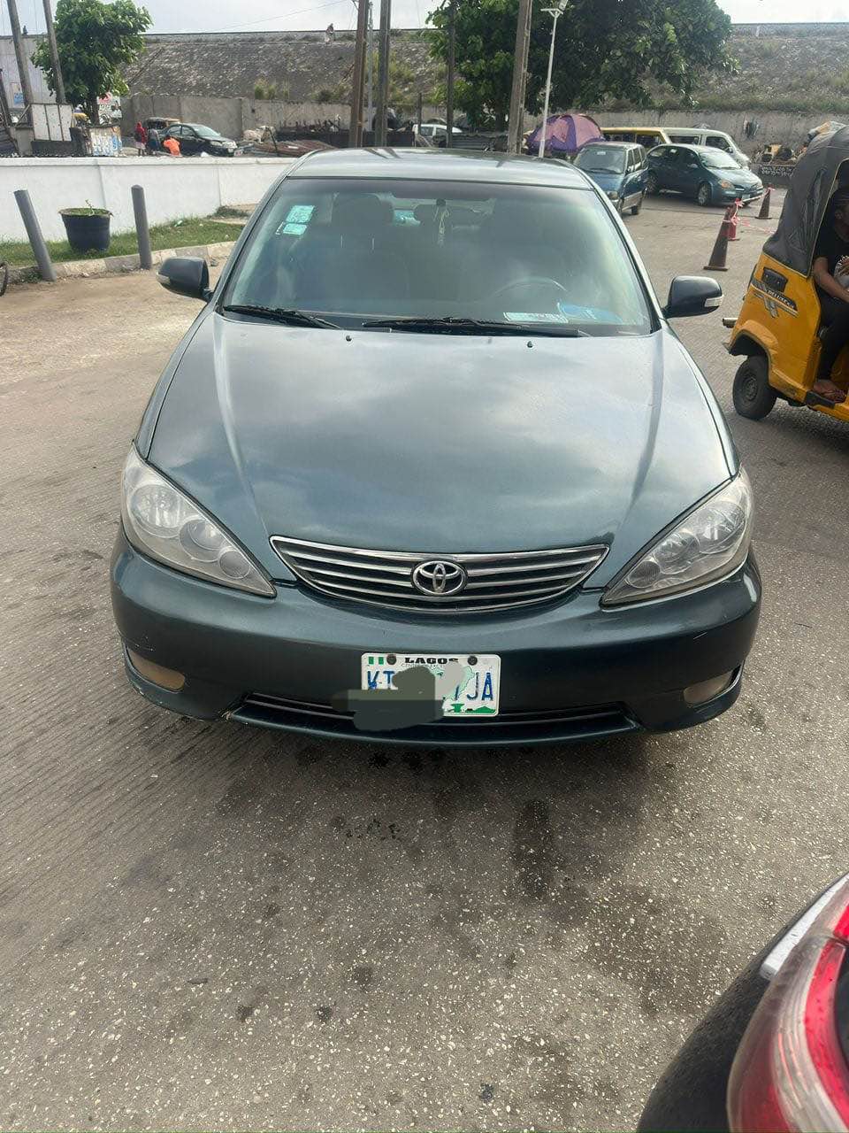 A picture of Toyota Camry 05 first body