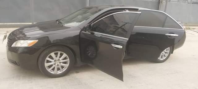 A picture of 2008 model Toyota Camry Freshly baked with oven No single