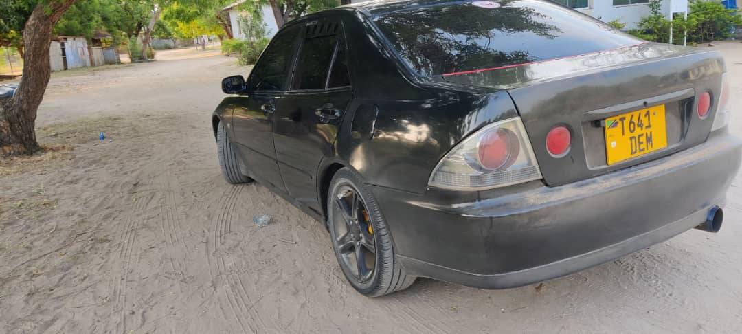 A picture of TOYOTA ALTEZA ON SALE