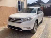 A picture of Tokunbo Toyota Highlander 2013 model limited edition fullest option first