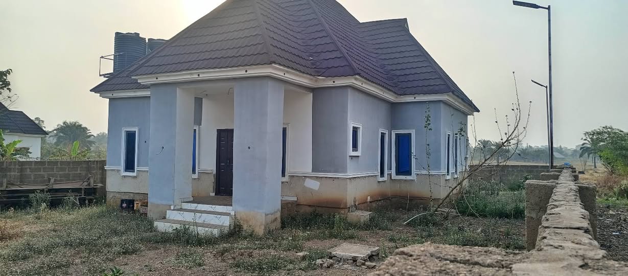 A picture of 3 bedroom flat en suites Abakpa by Gomora hotel At