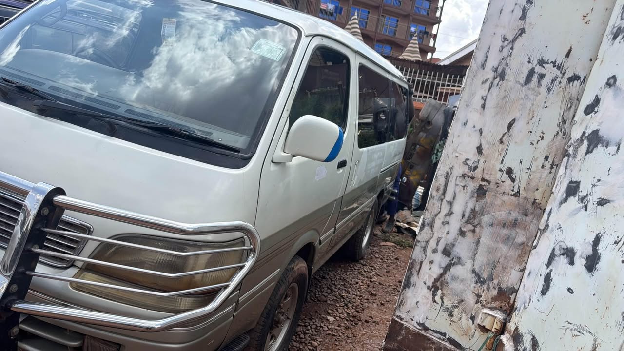 A picture of 2004 Toyota
