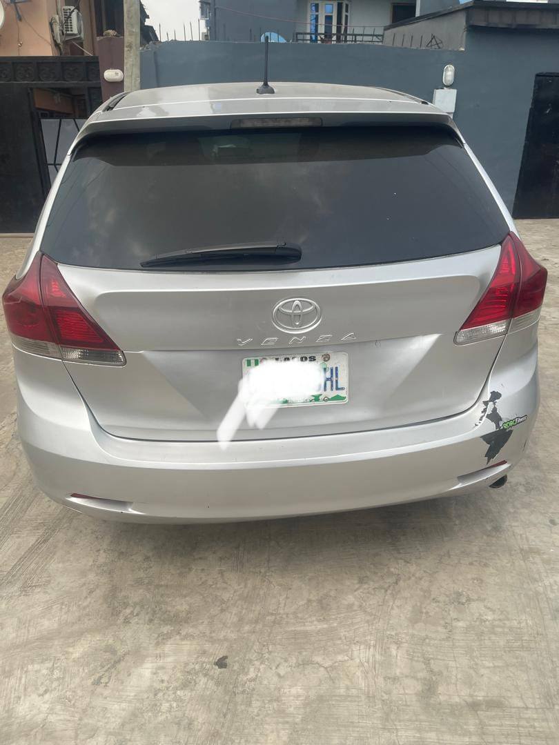 A picture of Toyota venza 2011