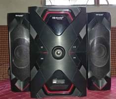 A picture of Tv 32 star x subwoofer tatu na fridge nauza vyote