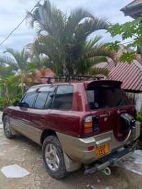 A picture of 1999 Toyota Rav4